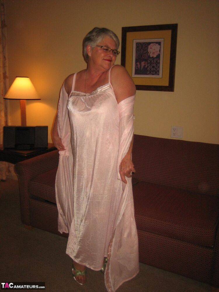 Amateur granny on the heavy side shows her pussy in lingerie and tan nylons - #11