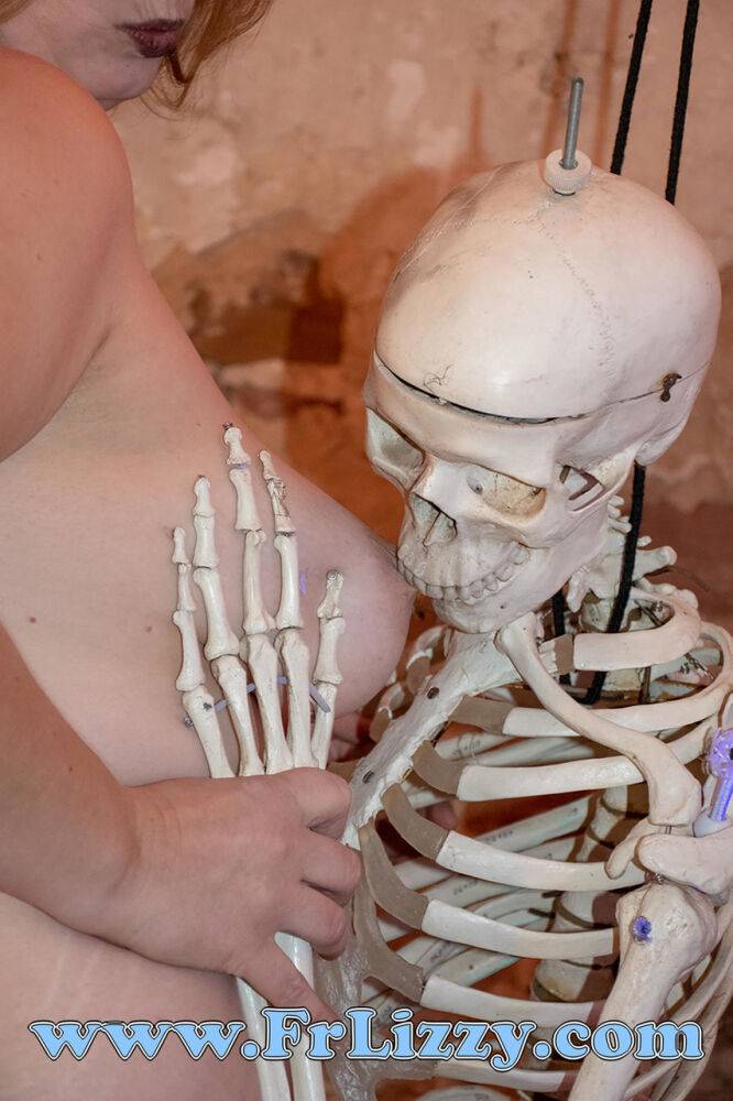 Blonde BBW Fr Lizzy is penetrated by a skeleton wearing a strap on - #14