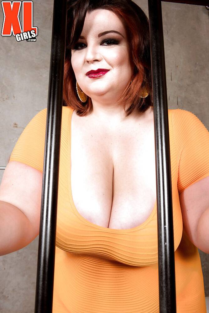 Brunette BBW Lucy Lenore frees huge knockers for nipple play in prison cell - #9