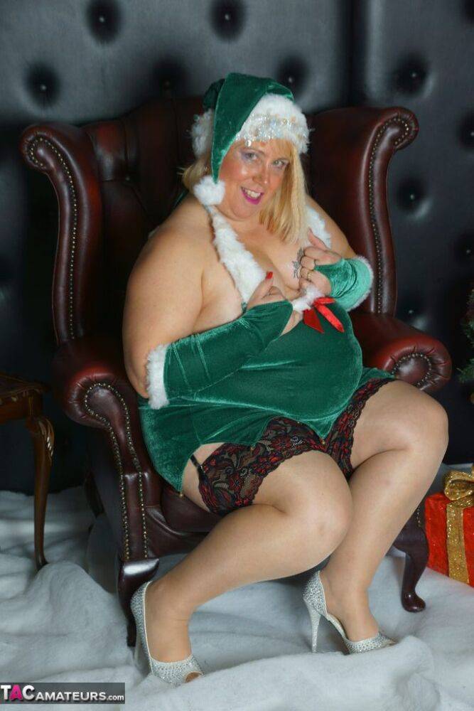 Fat blonde amateur Lexie Cummings exposes herself during a Christmas shoot - #6