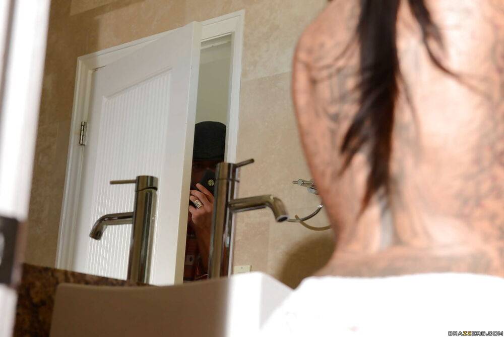 Tattooed brunette Lela Star is taking a hot bath absolutely naked - #11