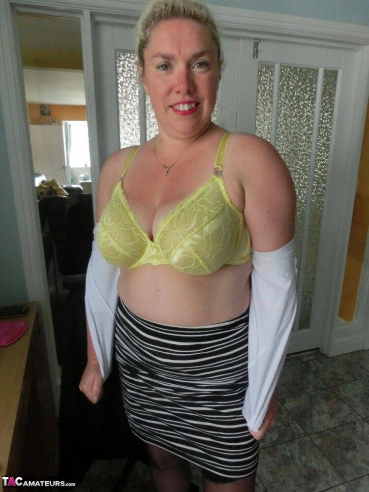 MILFBBWCurvyBig TitsUnited KingdomMatureVoluptuousBig - #12