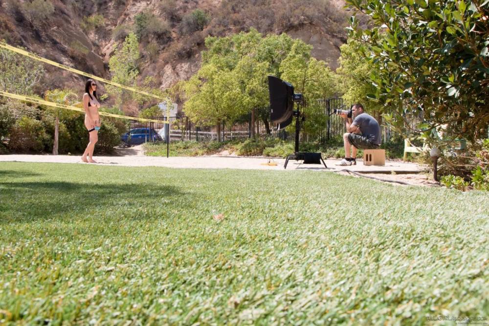 Jelena jensen & siri enjoy their day in the sun posing at the volleyball court! - #9