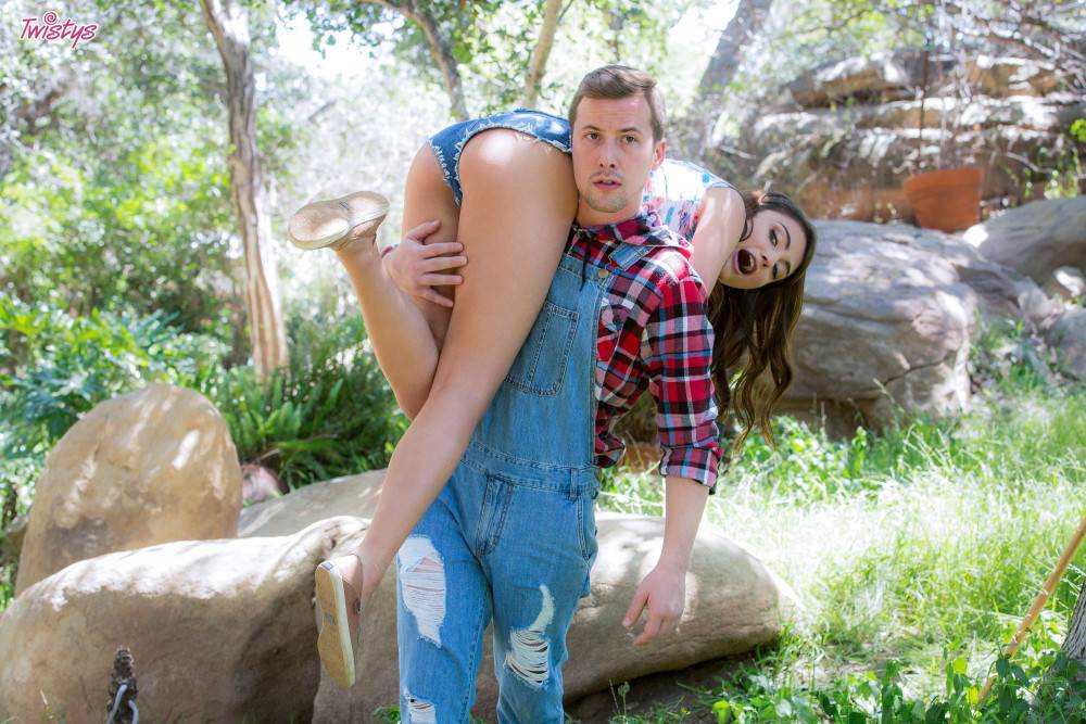 Young Bombshell Adria Rae Gets Eaten Out And Shagged Outdoors - #6