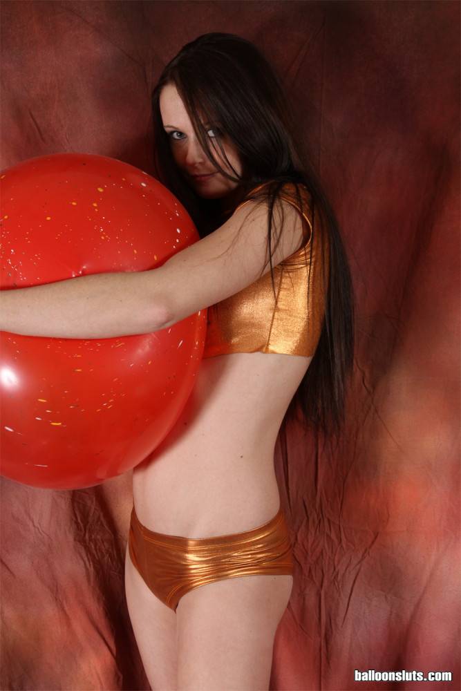 There aren't 99 red balloons but there is at least one this teen is going to pop - #8