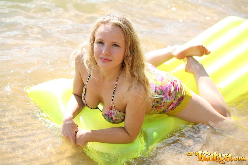 Hot katya in swimsuite posing on the beach - #13