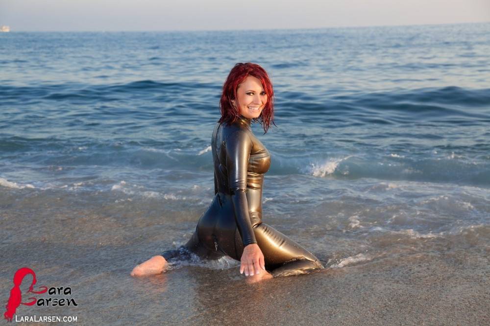 Redhead latex lover wet - #11