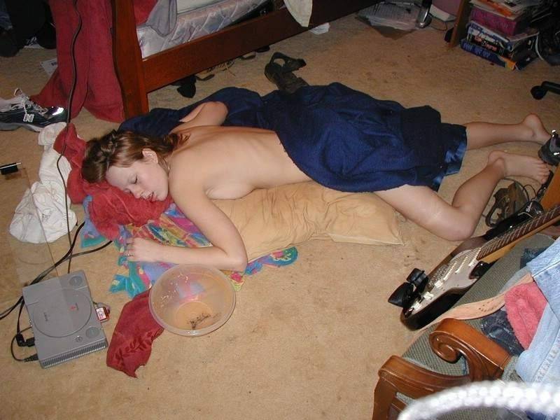 Mix of funny naked and silly teen photos - #10