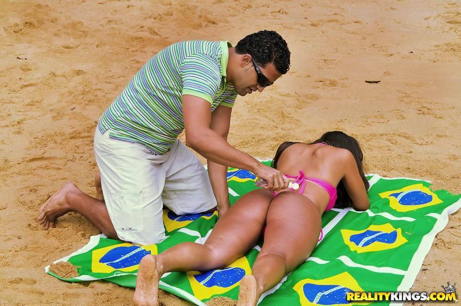 Sultry brazilian milf Adryanna Duarte banged after good cock suck at beach - #1