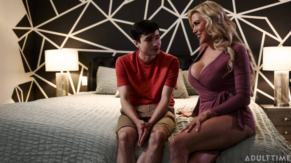 Fantastic Blondie Caitlin Bell Gets Nicely Fucked In Bed - #2
