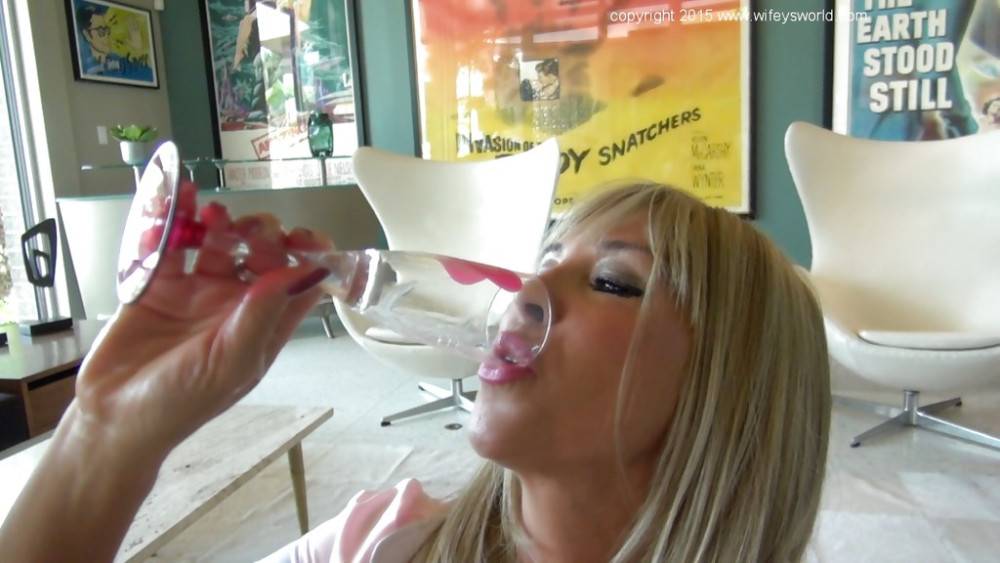 Deluxe american blonde wife Sandra Otterson sucks on dick and takes a cum shot in mouth - #16