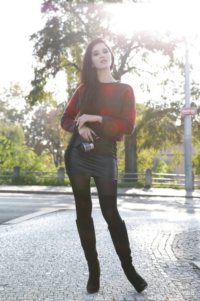 Shapely ukrainian brunette teen Malena Fendi in erotic gallery - #3