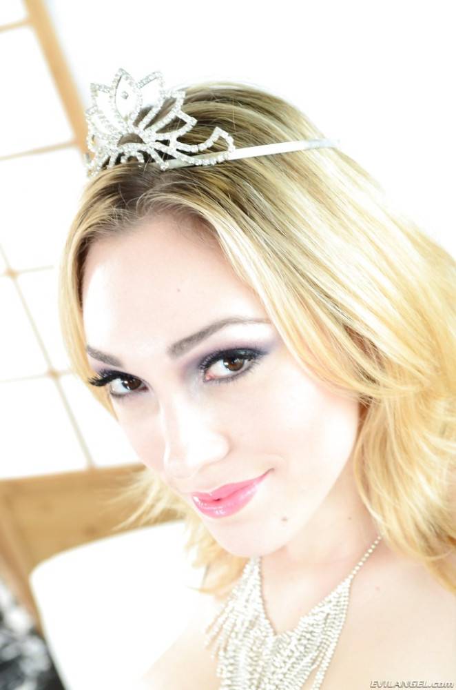 Deluxe american pornstar Lily Labeau sucking on dick - #10