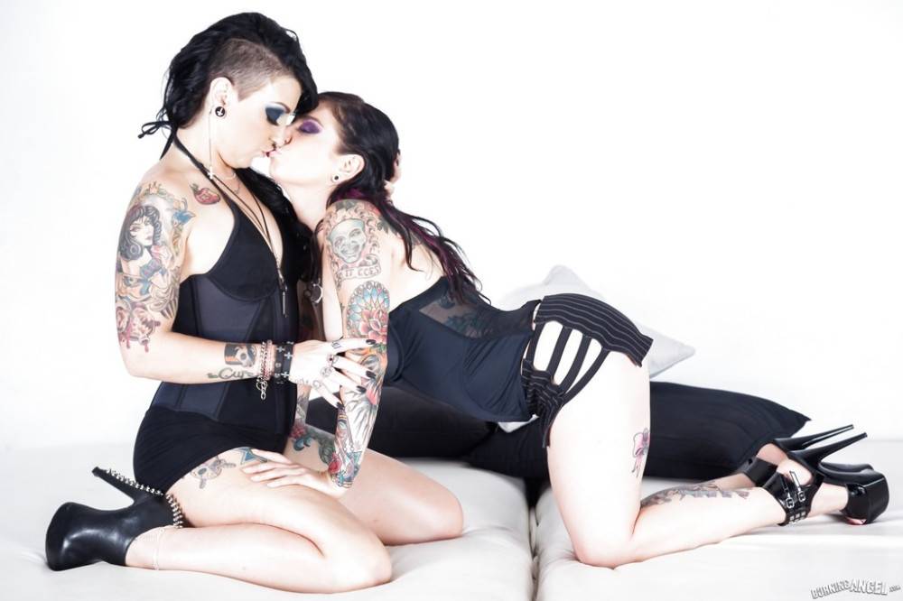 Hot girls Draven Star and Joanna Angel in shorts licking pussies in the hot lesbian sex - #6