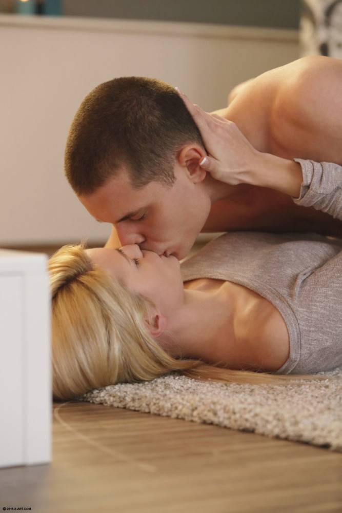 Jenny Anne Is Lying On The Floor And Her Boyfriend Is Kissing Her Sweet Lips Before Fucking Them - #10