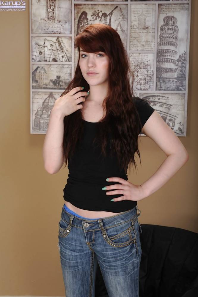 Stunning american teen Gwen Stark reveals her ass in tight jeans and vagina - #1