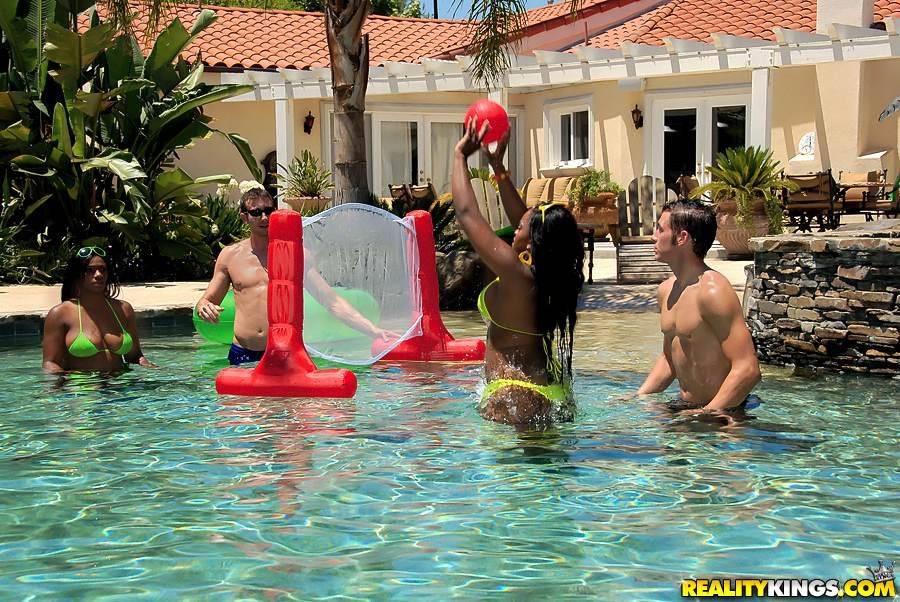 Big Assed Ebonies Taylor Layne And Samone Taylor Have An Interracial Fuck By The Swimming Pool - #8