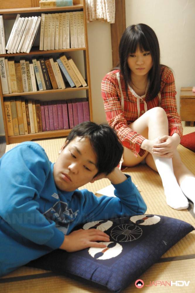 Sultry japanese brunette Mai Shimizu is foot fetishist - #5