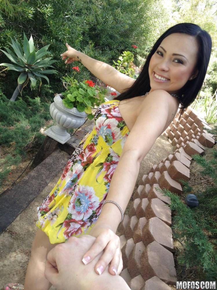 Excellent oriental teen Gia Lee denudes big knockers and spreads her legs - #1