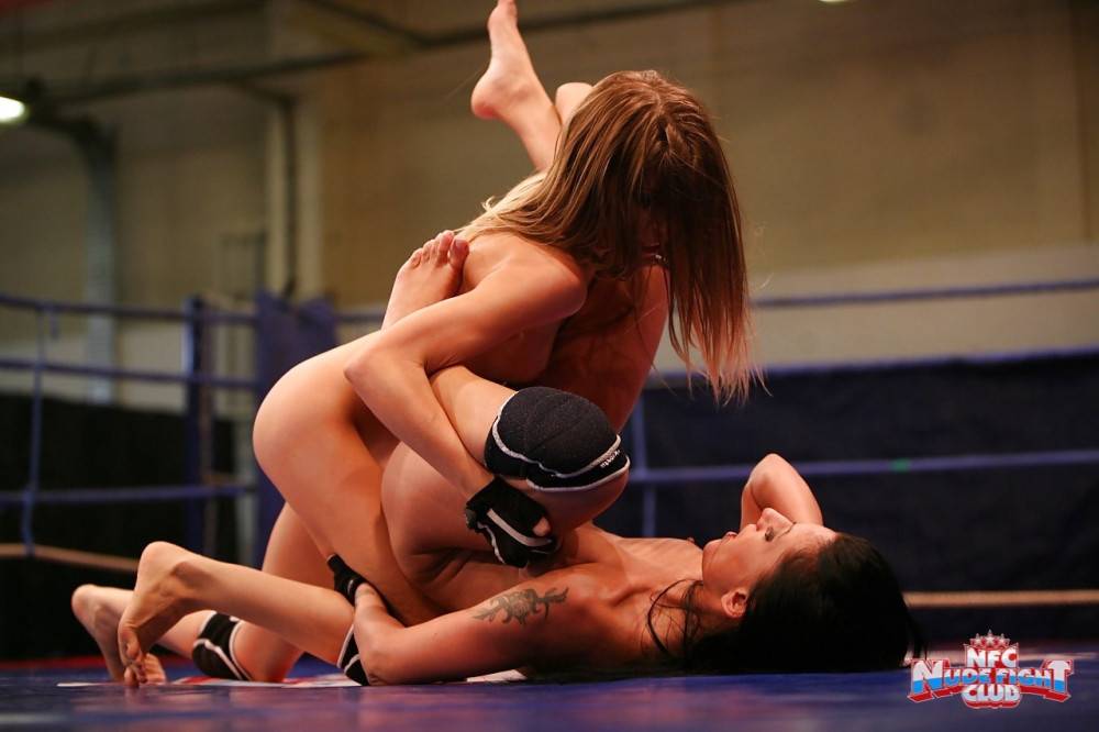 Stunning women Candy Love and Destiny un catfight ended with lesbian sex - #13