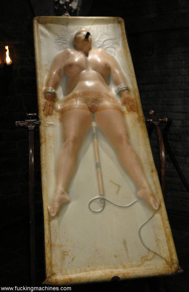 Hot Christina Carter gets tied up to a vacu-bed which displays her curves - #4