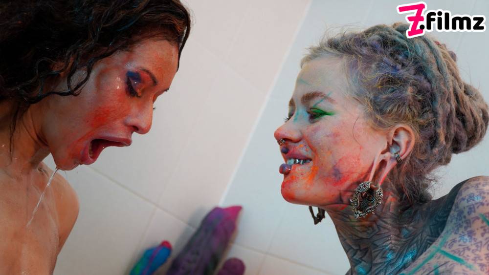 Alt girls Anuskatzz and Stacy Bloom fists pussies during lesbian sex in a tub - #6