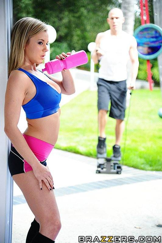 Super Sexy Sporty Babe Bree Olson Pulls Off Her Tight Uniform And Takes A Cock - #12