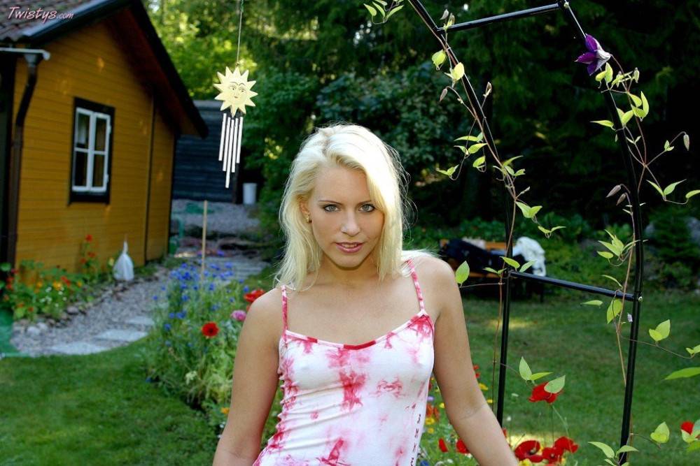 Charming Goldilocks Sabrina S Strips Her Short Dress And Poses Naked In The Garden. - #14