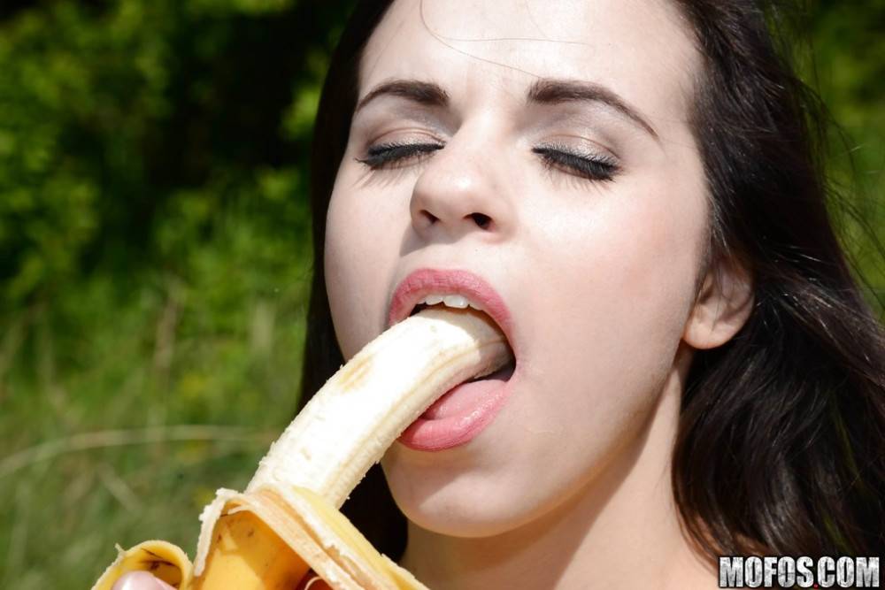 Superb spanish brunette Nekane in erotic gallery - #6