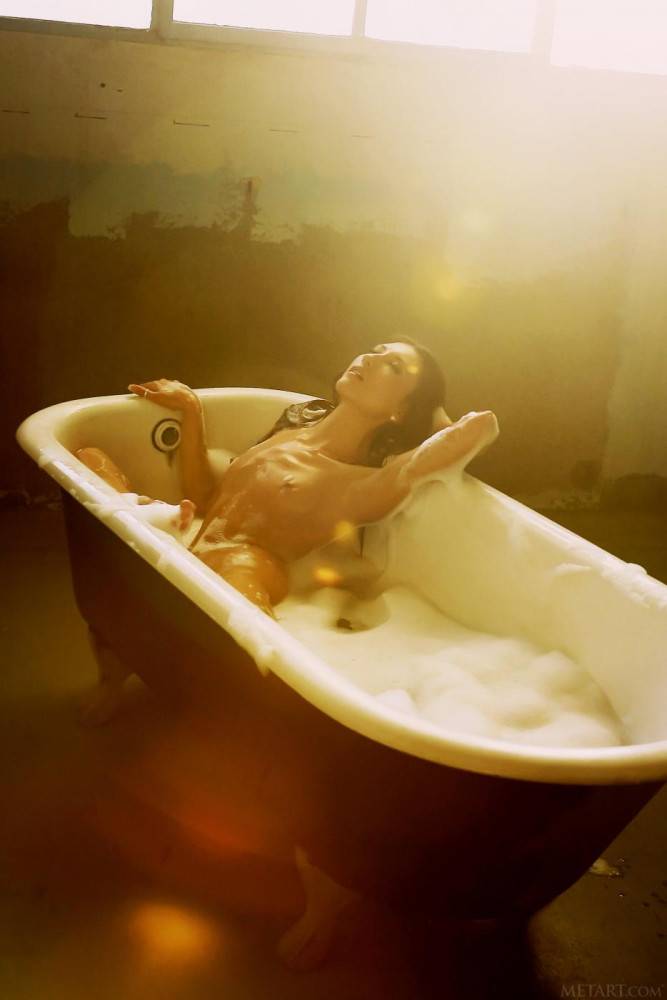 Brunette Beauty Emilia Sky Gets Out Of Her Bikini In The Tub And Gets All Soapy And Hot - #8