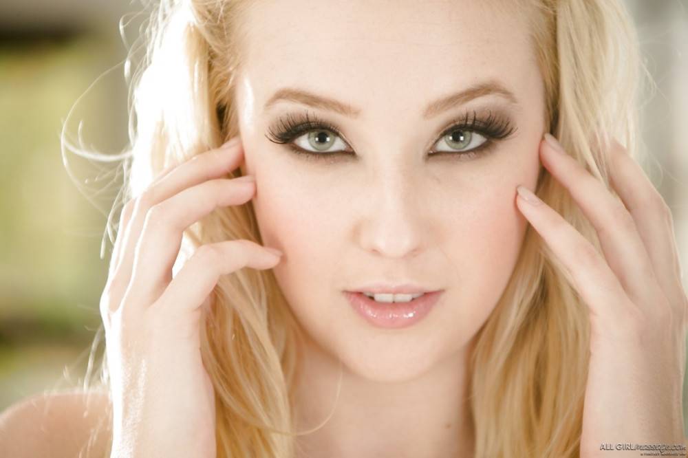 Svelte american blond Samantha Rone in hot undies reveals small tits and shaved pussy - #7