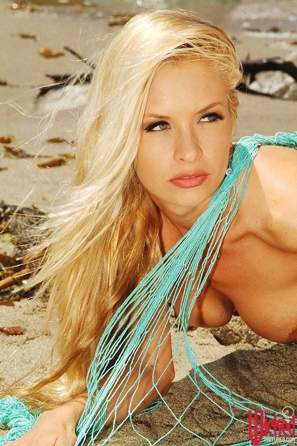 Perfectly Shaped Blonde With Full Tits Angel Cassidy Poses On The Coast Wrapped In Fishnet - #9