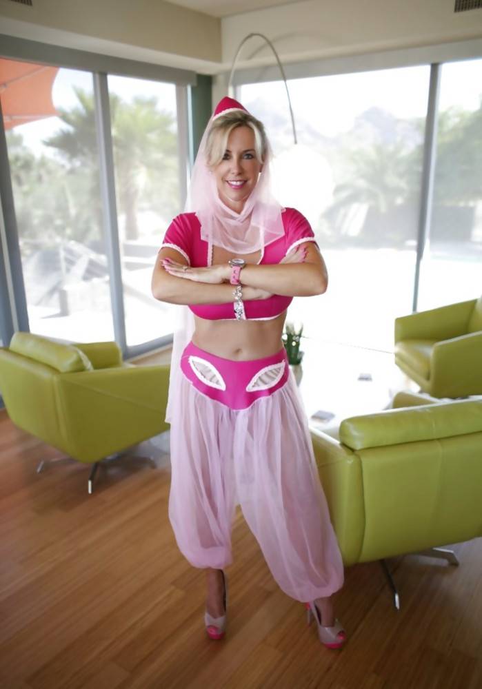 Enticing american blonde wife Sandra Otterson exhibiting big titties and hot ass - #4