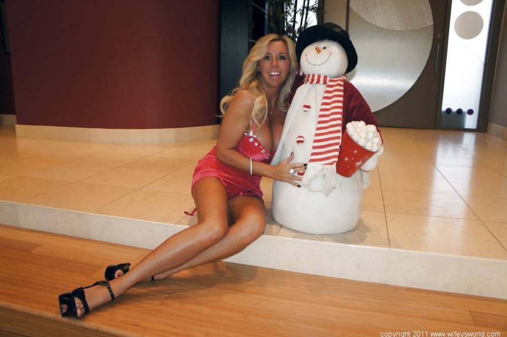 Enticing american blond aged Sandra Otterson in sexy fancy skirt - #7