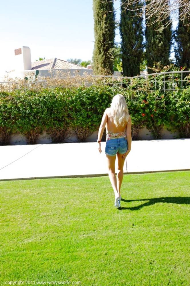 Excellent american blond wife Sandra Otterson exposes big hooters and hot butt outdoor - #8