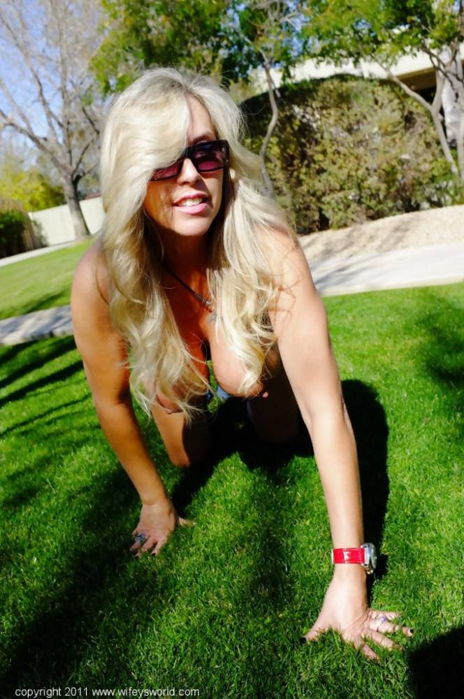 Excellent american blond wife Sandra Otterson exposes big hooters and hot butt outdoor - #18