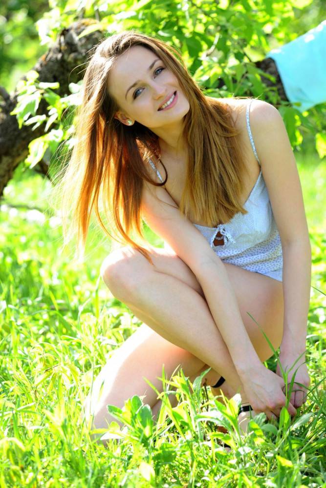 Adorable Teen Chick Vittoria Amada Goes Out Into The Woods And Strips Naked There - #7