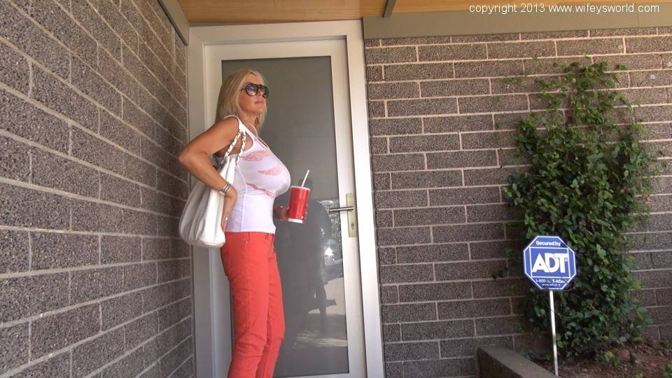 Facinating american blond wife Sandra Otterson take in mouth big dick and enjoys a cum blast in mouth - #10