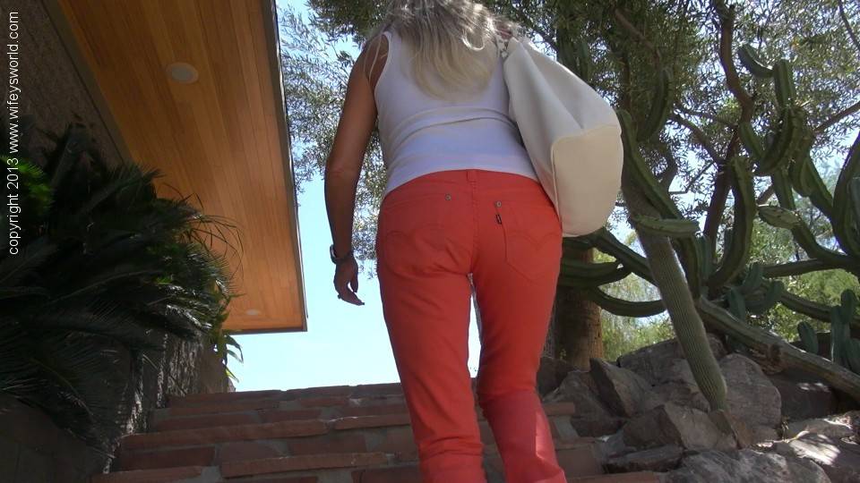 Facinating american blond wife Sandra Otterson take in mouth big dick and enjoys a cum blast in mouth - #11
