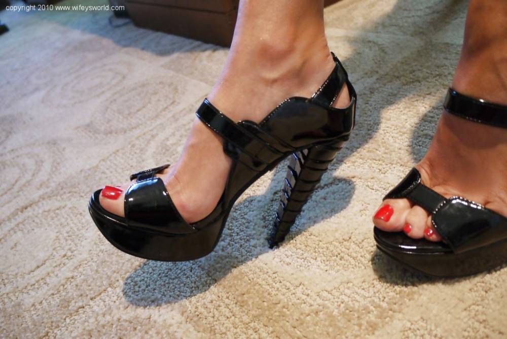Superb american older Sandra Otterson in sexy skirt in foot fetish show - #18