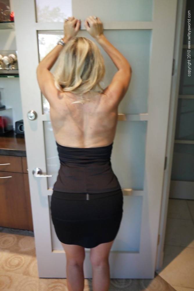 Superb american older Sandra Otterson in sexy skirt in foot fetish show - #5
