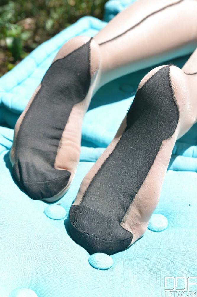 Hot brittish brunette Leanne Crow makes some hot foot fetish action outdoor - #10
