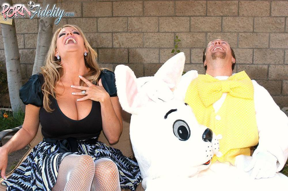 Busty Dolls Krissy Lynn And Kelly Madison Taste Each Otherâ€™s Juices And Fuck One Stick - #1