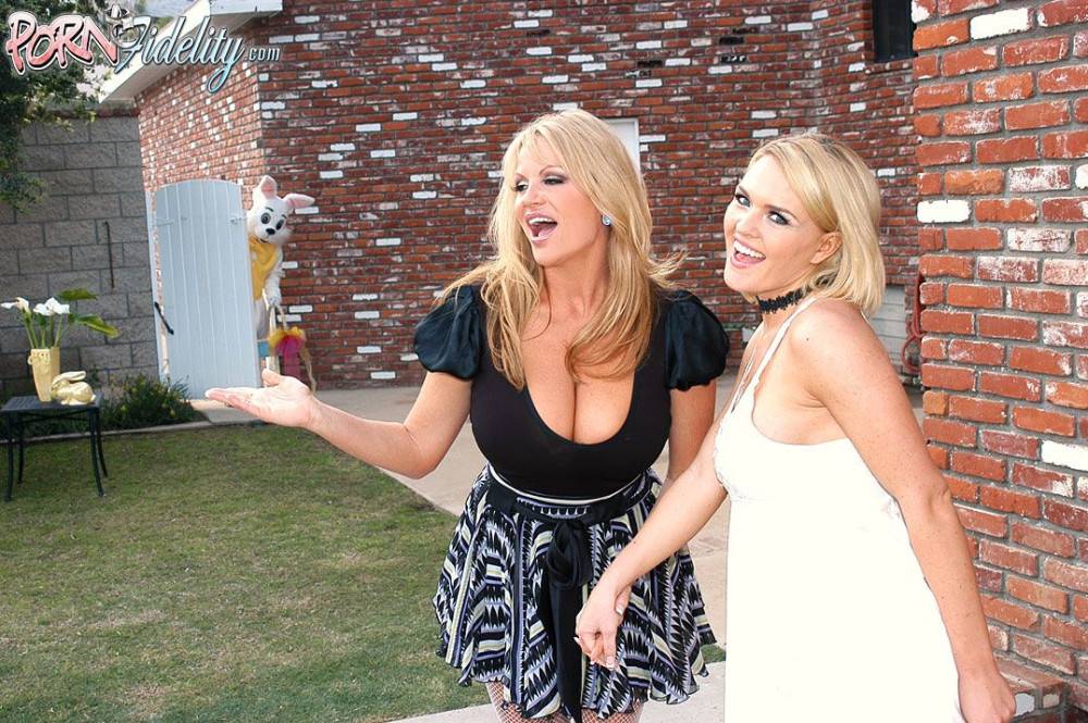 Busty Dolls Krissy Lynn And Kelly Madison Taste Each Otherâ€™s Juices And Fuck One Stick - #2