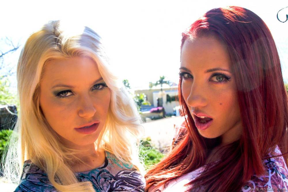 Amazing Babes Anikka Albrite And Kelly Divine Show Off Those Epic Butts That They Have On Them - #8