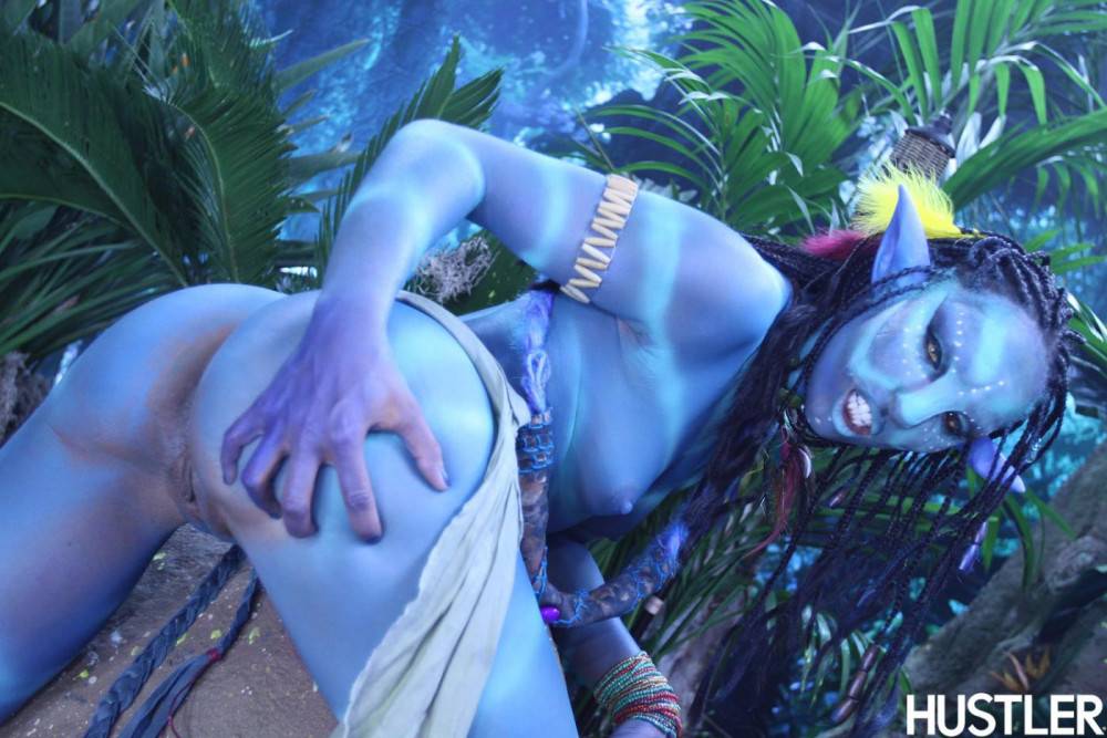 Sexy Girl Misty Stone As Neytiri Spreads Her Legs And Shows Her Bare Snatch - #9