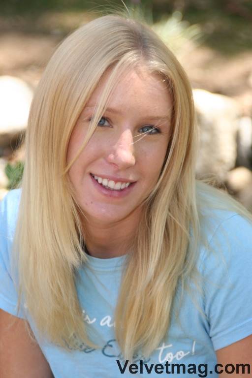 Blonde Haired Chick Allison Pierce Strips Naked And Shows Her Pink Hole In The Open Air - #2