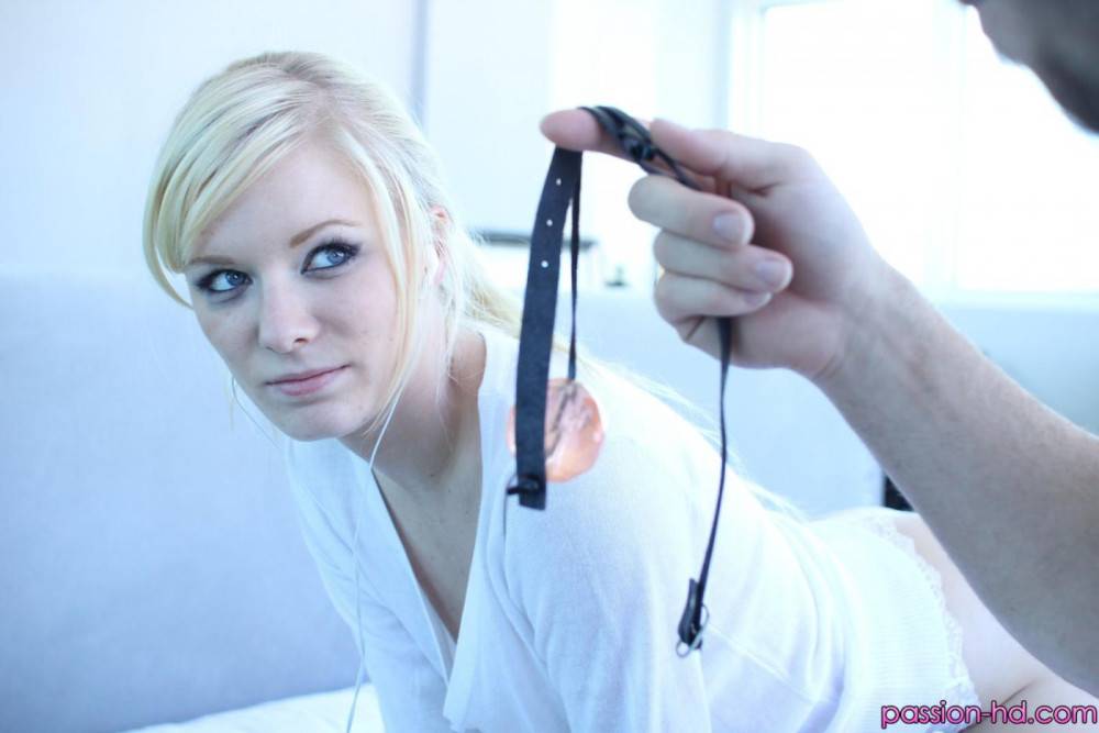 Sweet Blonde Teen Kyleigh Ann Practices Oral Sex And Takes A Rough Hardcore Stuffing. - #1