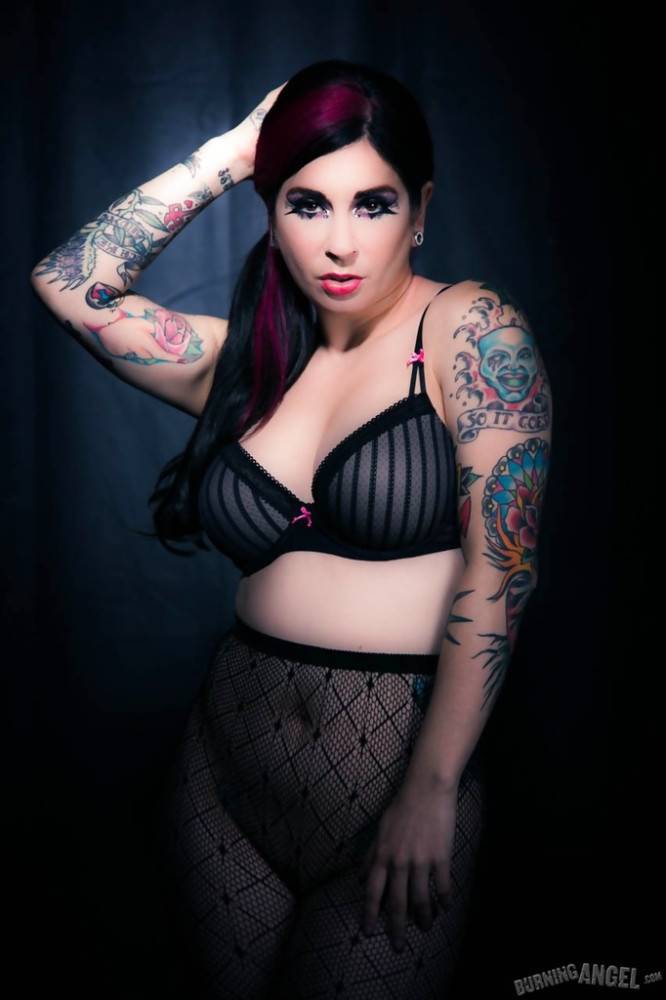 Hot american hottie Joanna Angel exhibits big tits and hot butt - #1