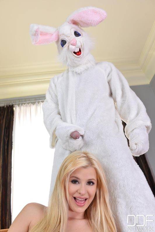 Slutty Blonde Charlyse Bella Is Pleasingly Eating The Cock Of Man In Hare Costume - #8